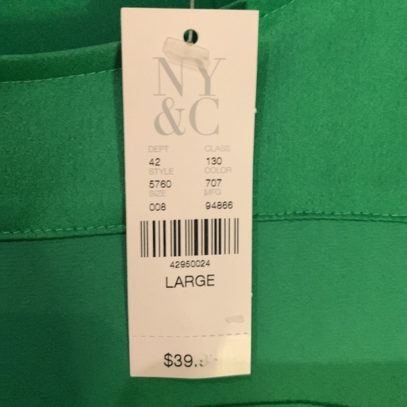 New York and Company 7th Ave Design Studio Emerald Green Blouse.  Size L. NEW ! - Picture 3 of 8